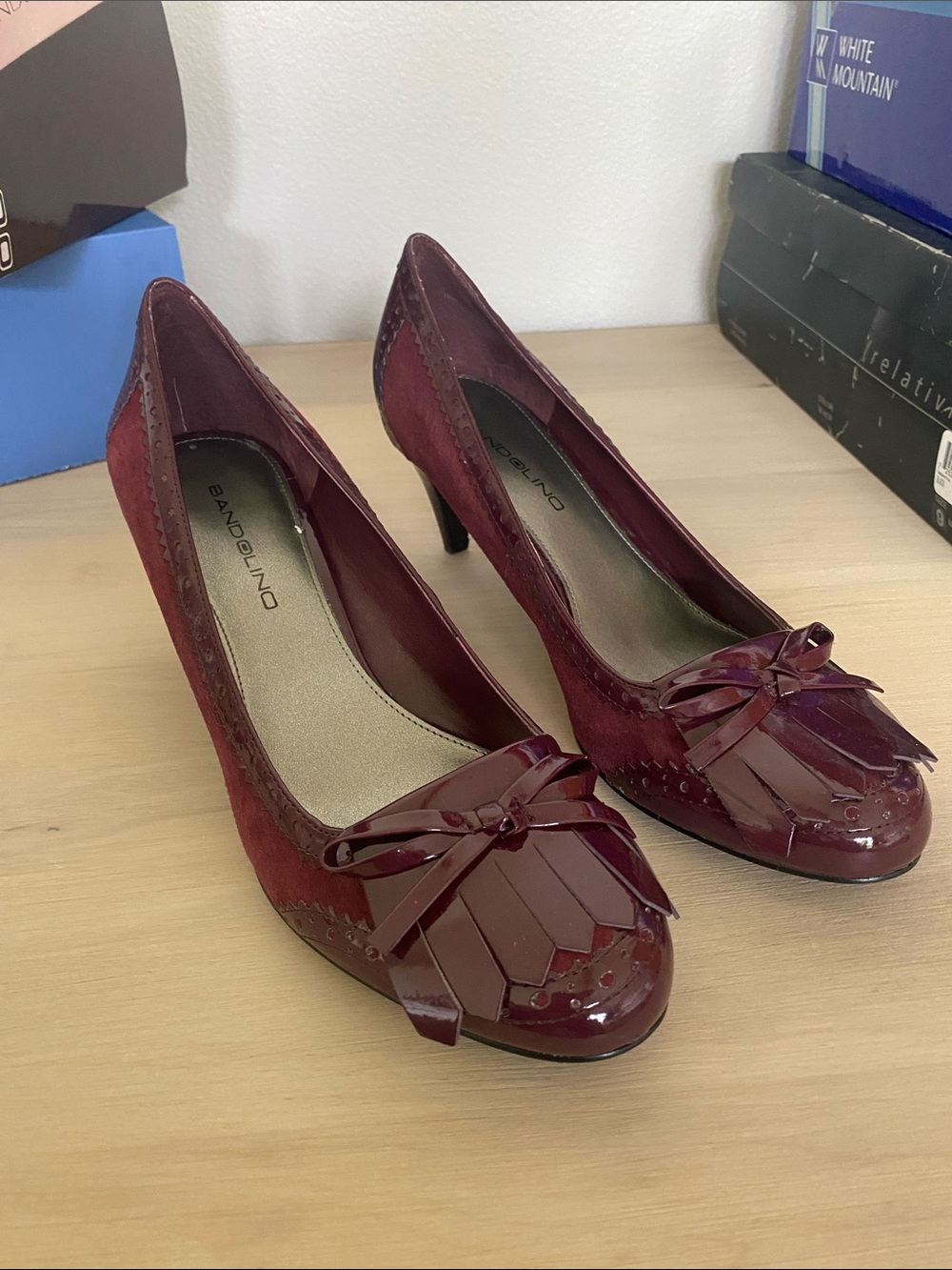 Bandolino Burgundy Kiltie Bow Mid Heel Pumps